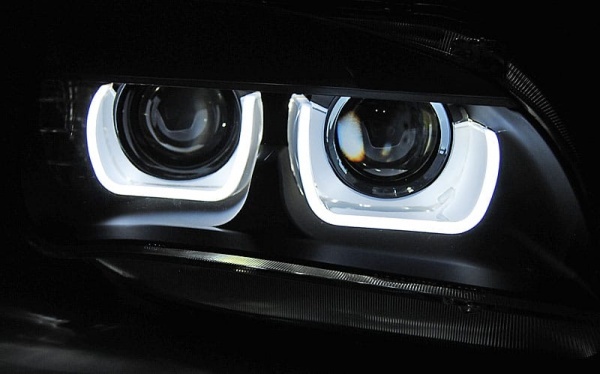 2 Phares avant xénon BMW X1 E84 Angel Eyes 3D LED 12-14 - Chrome