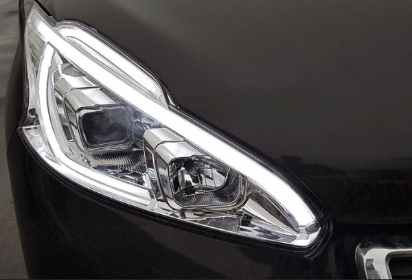 2 Phares avant Peugeot 208 LTI LED look xenon - Chrome