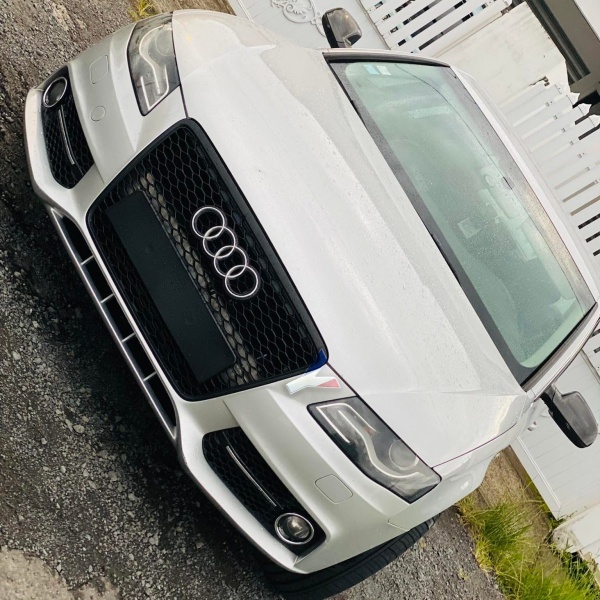 Grille calandre Audi A4 B8 08-11 - noir laque - look RS4