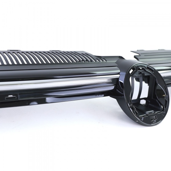 Grille calandre VW Golf 8 (VIII) 20-23 - look R avec LED - Noir brillant