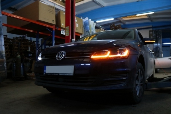 2 VW Golf 7 koplampen - R-look - Zwart - Dynamisch